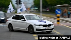 Zastave Republike BiH na automobilu, Sarajevo, juli 2026. 