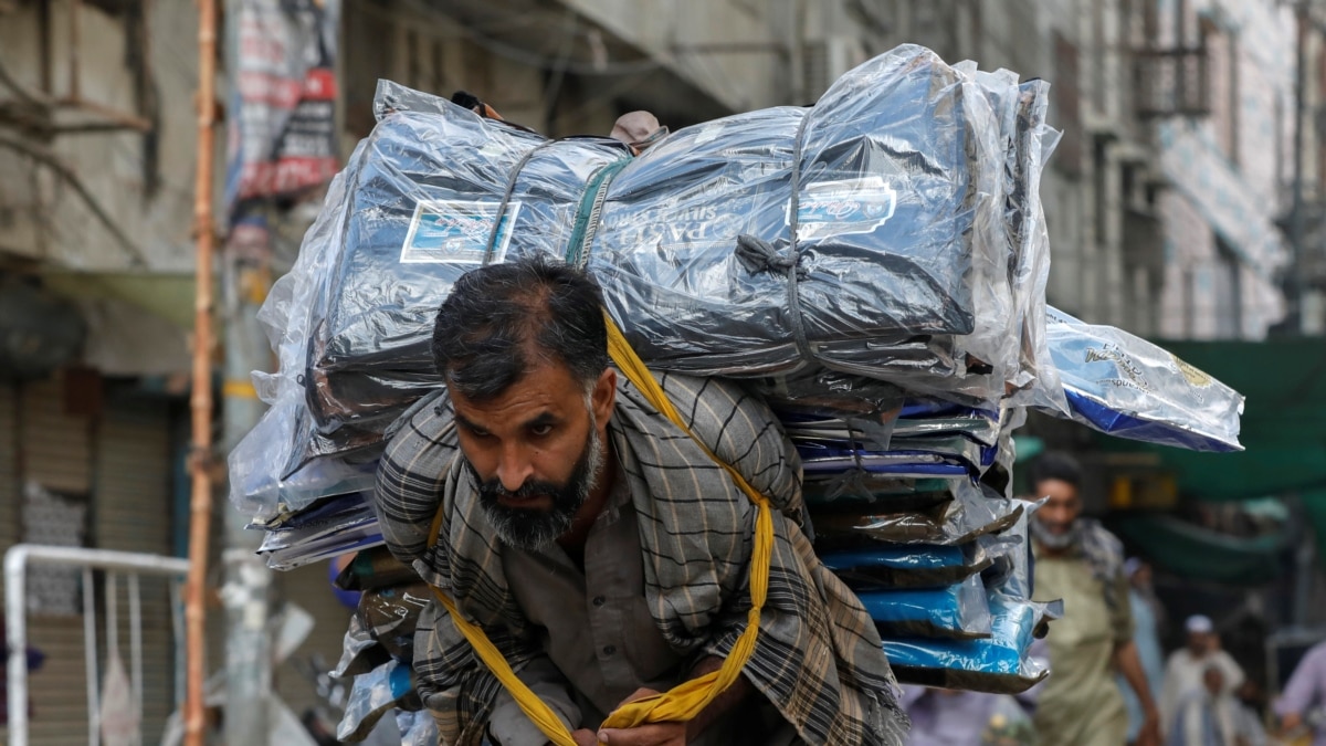 How Pakistan's Economy Is Failing Its People