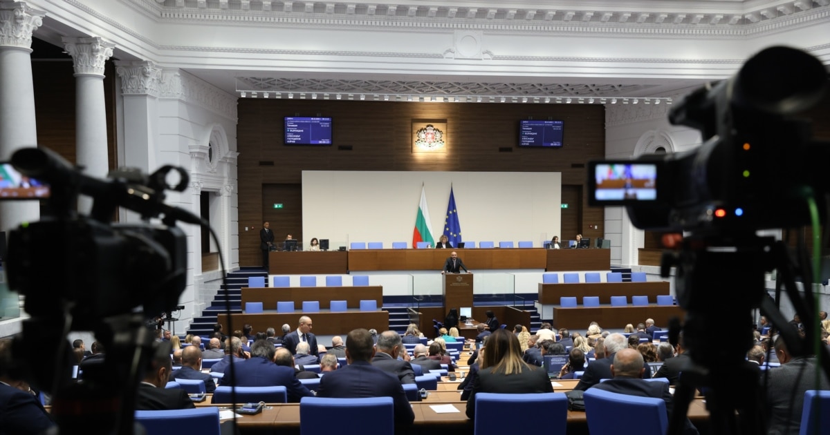 Със 128 гласа за 59 - против и без въздържал