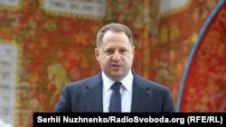 За результатами переговорів у приміщенні Посольства України в Німеччині орієнтовно о 19:00 має пройти брифінг