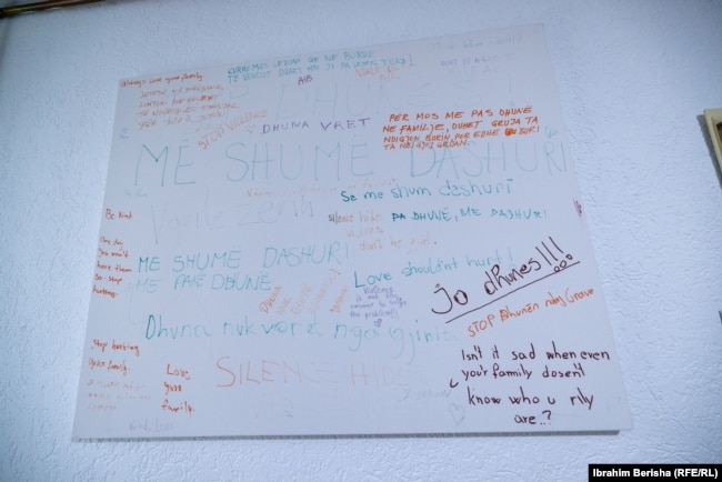 Një punim i fëmijëve të strehuar me nënat e tyre në Qendrën për Mirëqenien e Gruas në Pejë.