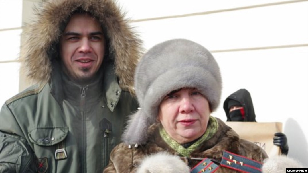 Художник Артем Лоскутов на одной из акций