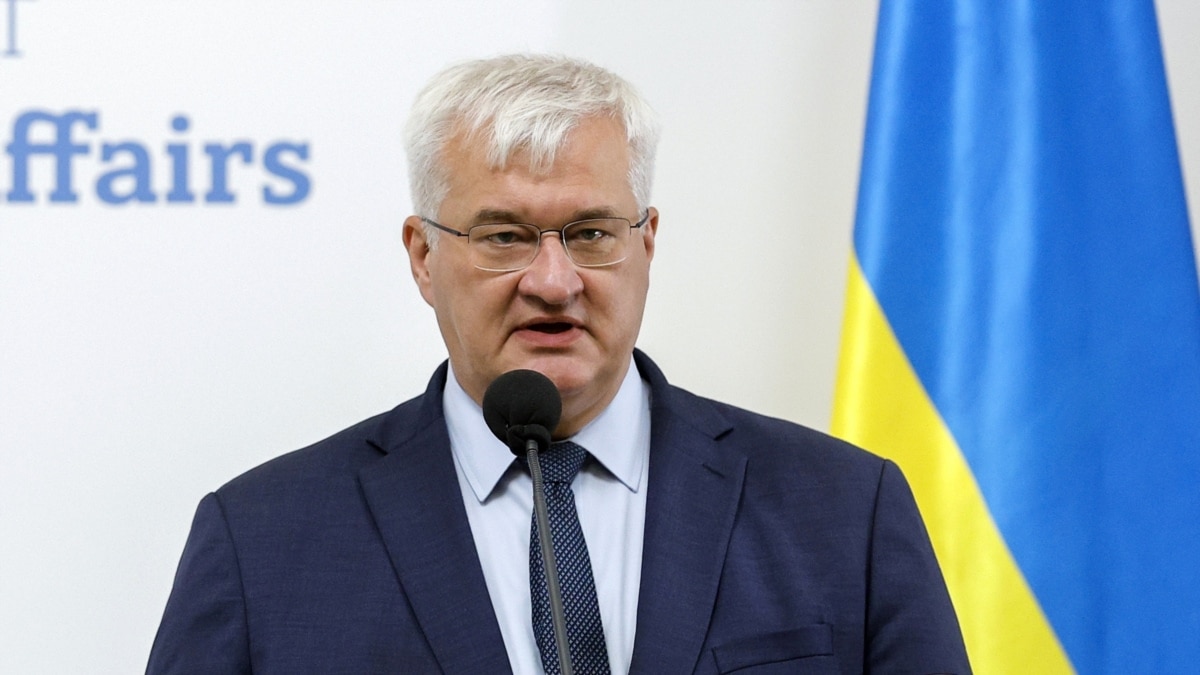 Низка іноземних посольств залишаються в Києві, попри погрози РФ. Сибіга подякував