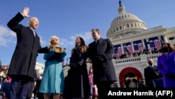 Joe Biden polaže zakletvu na ceremoniji u Washingtonu, 20. januar