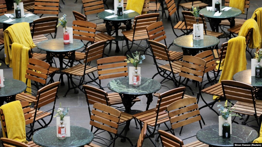 Prazan restoran u Londonu, 13 mart 2020.