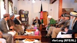 اشرف غني احمدزي له قومي مشرانو سره پر ملي يووالي خبرې وکړې