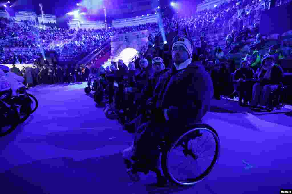 Паводле МПК, удзел толькі 28 нацыянальных паралімпійскіх дэлегацый быў прадыктаваны нібыта «раскладам спаборніцтваў». Згодна зь інфармацыяй Міжнароднага паралімпійскага камітэту, толькі шэсьць эўрапейскіх краін далучыліся да Ўкраіны ў байкоце цырымоніі адкрыцьця. Раней украінскі бок заяўляў, што да байкоту далучыліся 14 замежных дзяржаў.