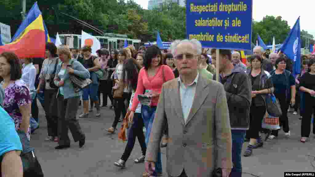 Coloana sindicaliştilor a ajuns în Piaţa Marii Adunări Naţionale