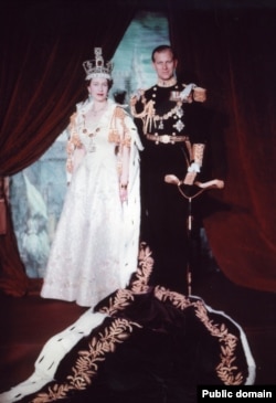 Официальное фото Елизаветы II и Филиппа, герцога Эдинбургского, 1953 год