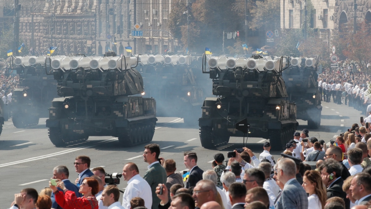 Поліція повідомила про спробу самопідпалу і акт вандалізму в центрі Києва