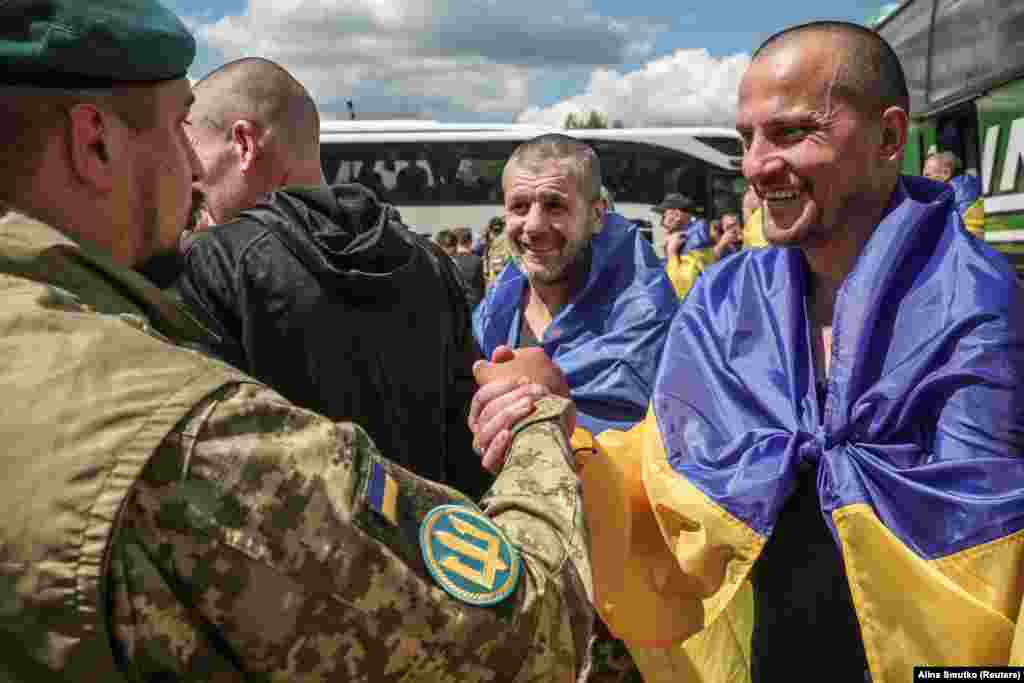 У Коордштабі додали, що з полону повернулися українці, які воювали на Донецькому, Луганському, Харківському, Херсонському, Запорізькому, Сумському, Київському, а також на Курському напрямках