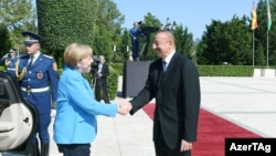 Канцлер Германии Ангела Меркель и президент Азербайджана Ильхам Алиев. Баку, 25 августа 2018 года.
