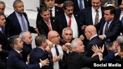 Türkiýäniň deputatlary dawalaşýar