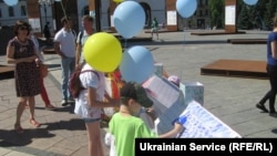 Переселенцы вышли на Майдан в День защиты детей, чтобы защитить свое право на жилье. Киев, 1 июня 2018 года