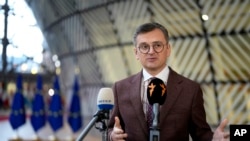 Dmitro Kuleba az európai uniós külügyminiszterek tanácsülésén 2023. december 11-én Brüsszelben