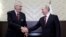 Мілош Земан (л) багато разів зустрічався з Володимиром Путіним (п) і має з ним особисті приязні стосунки (фото 2017 року)