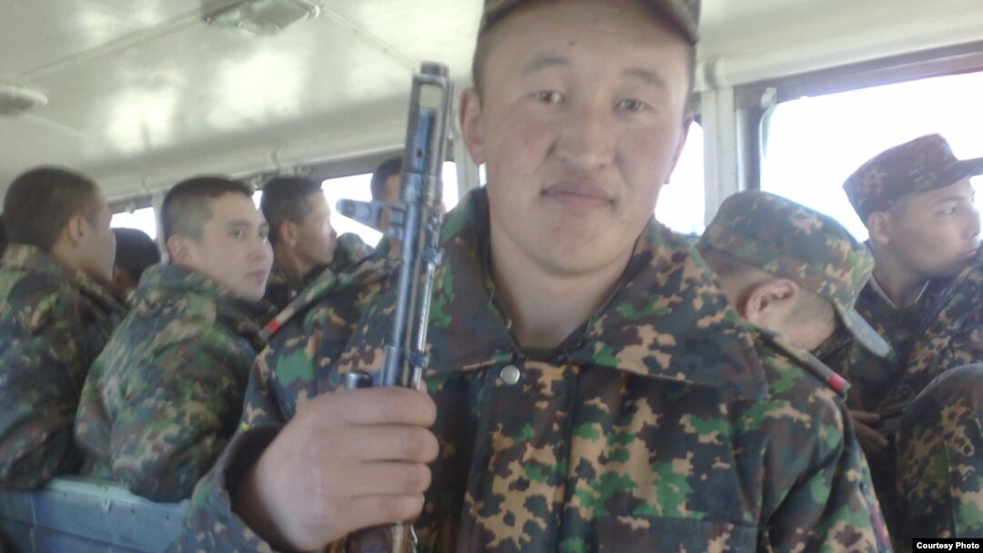 Бактияр Көчөрбаев. Сүрөттөр Бактиярдын Одноклассники сайтындагы баракчасынан алынды. 