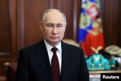 Pe 14 martie, Vladimir Putin a transmis un mesaj televizat în care le cere rușilor să dea dovadă de patriotism și să voteze la alegerile prezidențiale.