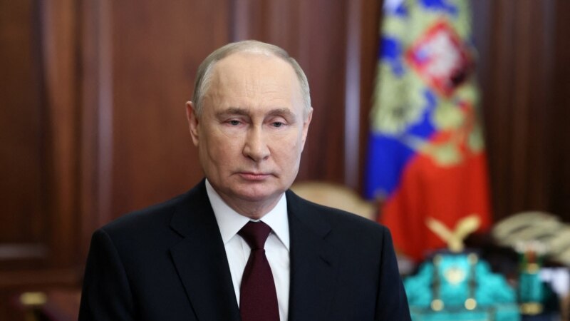 Путин ги повика гласачите да ја одредат иднината на Русија