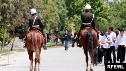 Arxiv foto: Bakıda Son zəng qeyd edilir, 2009cu il