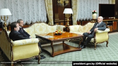 Bogolub dhe Dragolub Kariq në një takim me presidentin e Bjellorusisë, Alexander Lukashenko, në Minsk, 22 qershor 2015.