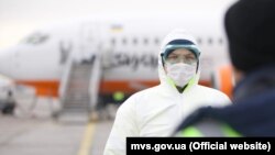 20 лютого до України прилетів спецборт із китайського міста Ухань, де зафіксований спалах коронавірусу