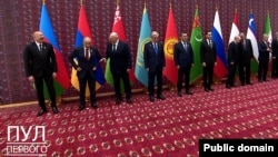 ԱՊՀ երկրների ղեկավարները ոչ պաշտոնական մթնոլորտում պատրաստվում են համատեղ լուսանկարին, Թուրքմենստան, 9-ը հոկտեմբերի, 2026թ. 