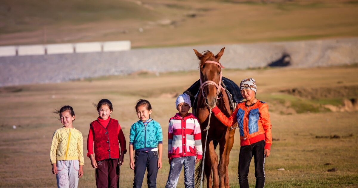 Жалаңаш сиськилерді шайқау