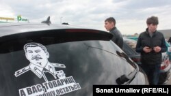 Автомобиль с портретом Сталина на заднем стекле во время автопробега, посвященного 70-летию окончания Великой Отечественной войны.