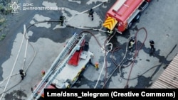 Рятувальники на місці російської атаки в Кривому Розі, архівне фото