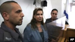 Profesoara de drept palestiniană, Nadera Shalhoub-Kevorkian, de la Universitatea Ebraică din Ierusalim, a fost arestată în aprilie sub acuzația de incitare la ură, pentru proteste împotriva „genocidului” din Gaza. 