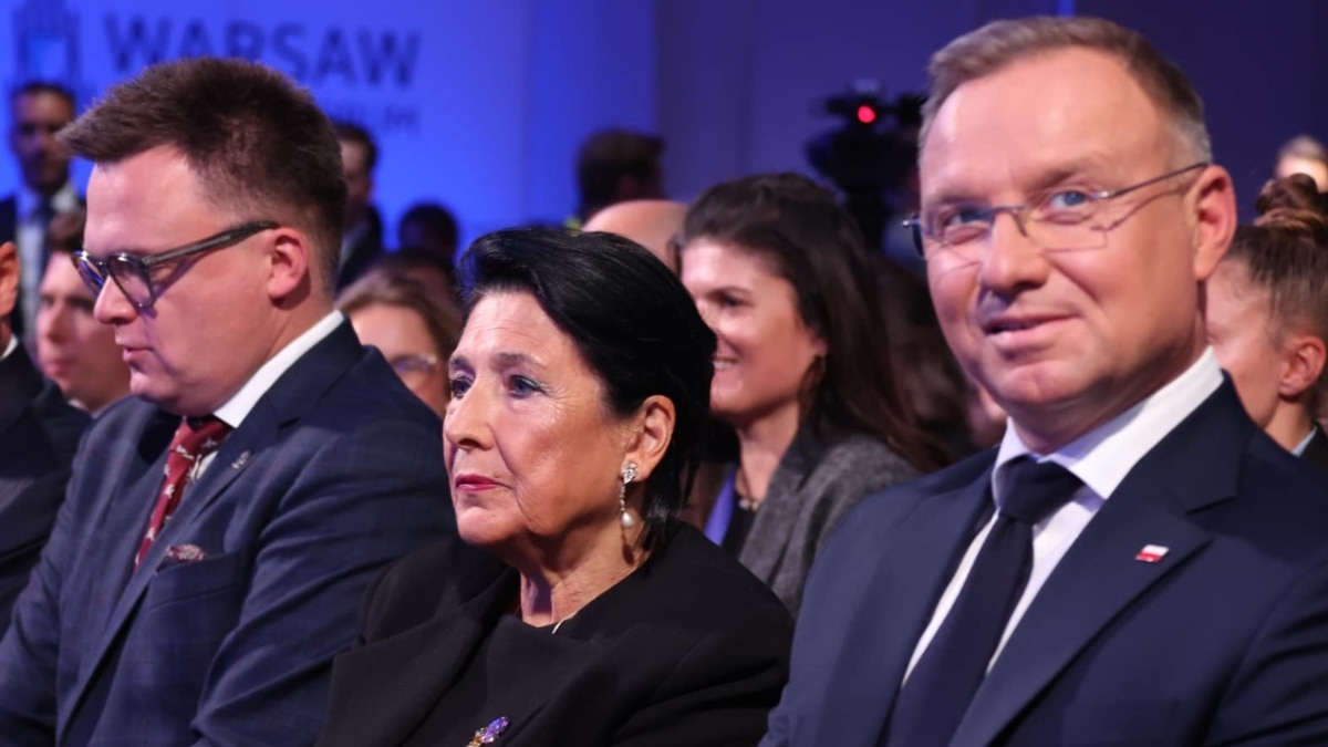 “იზოლაცია საშინელი კოშმარია” – პრეზიდენტის მორიგი “უნებართვო” ტურნე ევროპაში