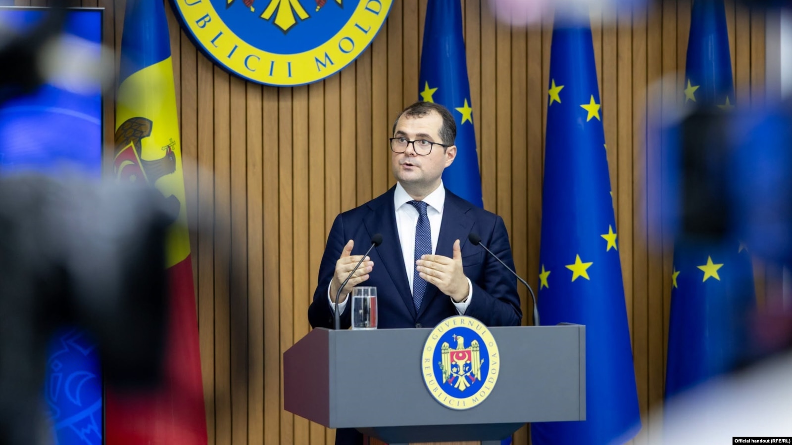 Guvernul Tofan a aprobat majorări de taxe. Experții avertizează că poate fi prea puțin