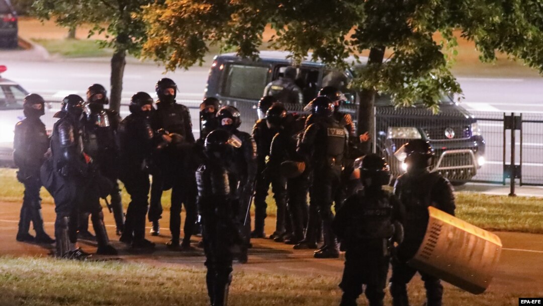 Forțele de ordine detașate la proteste