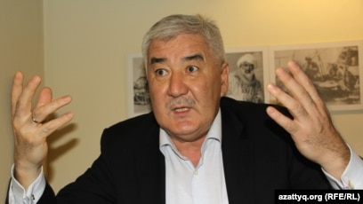 Брэнди Махаббат екі серіктеспен секс-оргияда Ұзын аяқты порно видеолар