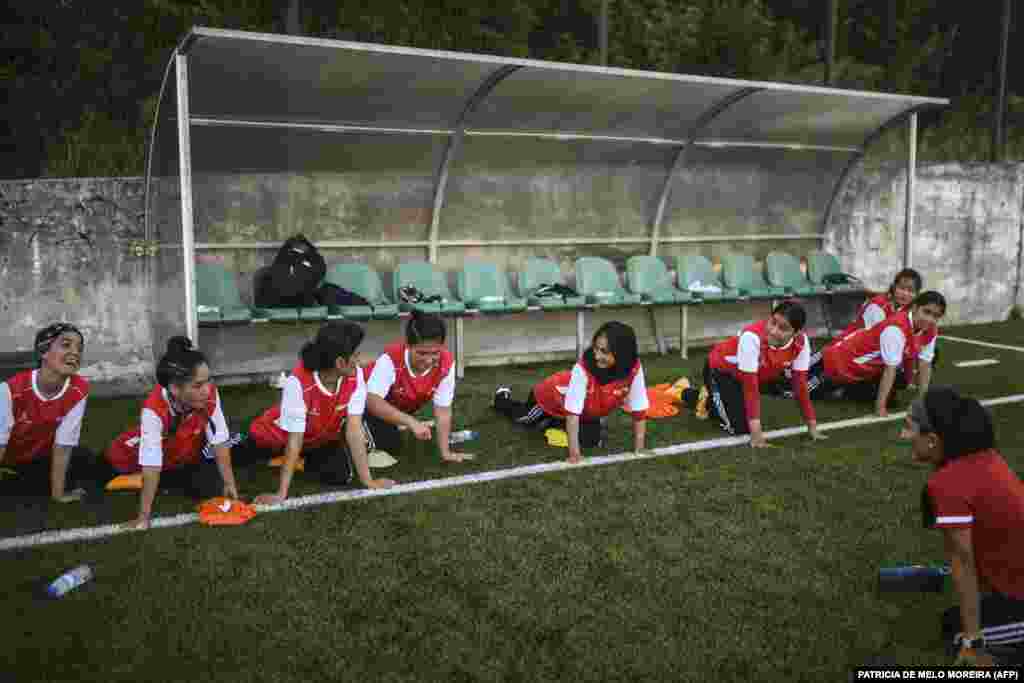 Players of Afghanistan national women football team attend to a training session at Odivelas, outskirts of Lisbon on September 30, 2021.&nbsp;