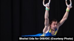 ارشیف، د جمناسټیک یو تن لوبغاړی