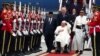 Papa Francisc a ajuns în Indonezia pe aeroportul Soekarno-Hatta International, lângă Jakarta