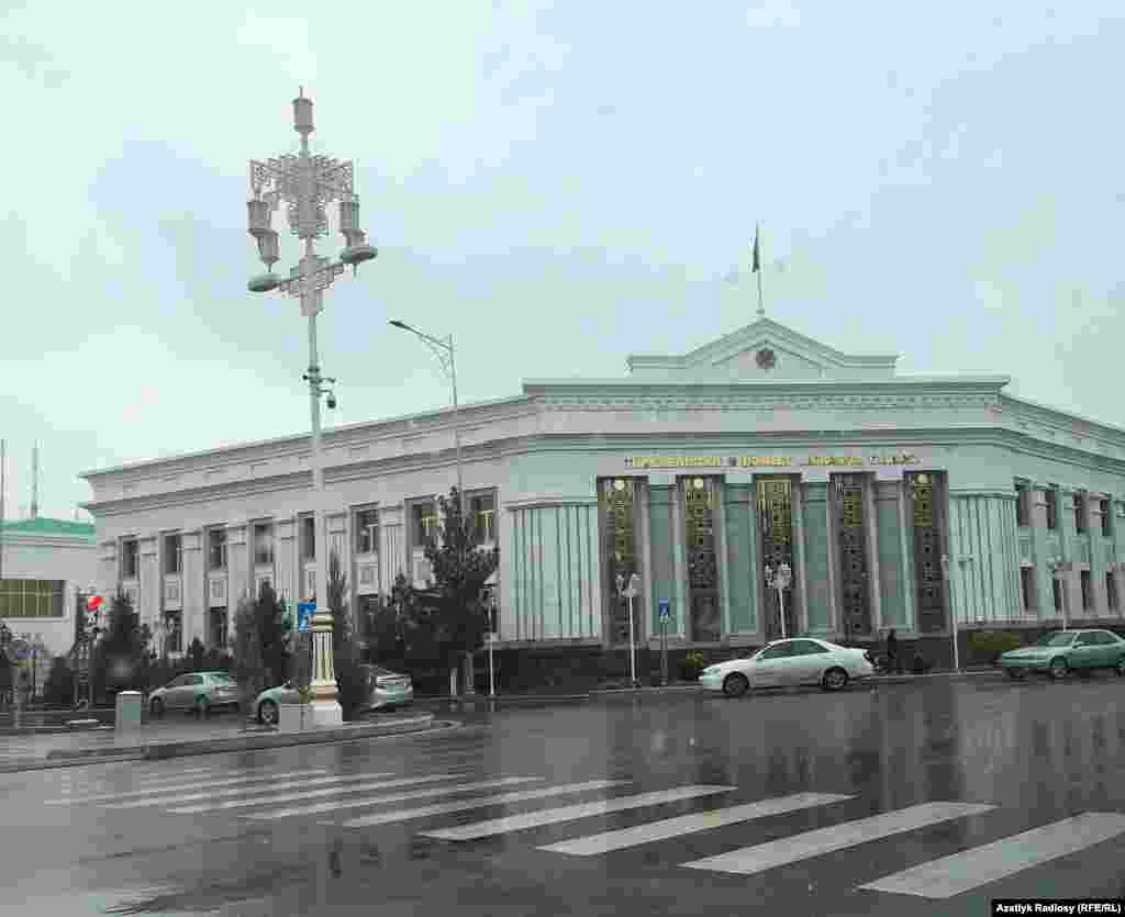 Türkmenistanyň Döwlet migrasiýa gullugynyň Aşgabatdaky binasy