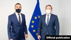 Потпретседателот на Владата задолжен за европски прашања Никола Димитров на денешна средба со еврокомесарот Оливер Вархеји го потенцирале значењето на периодот што следи како суштински за иднината на Северна Македонија. 22.09.2020.