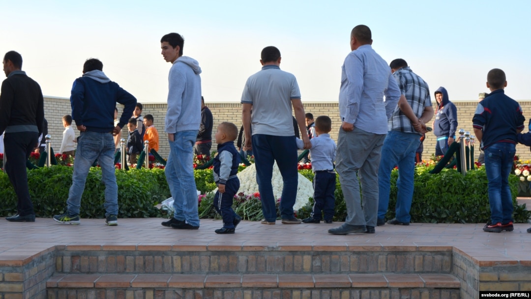 People gather at the grave of Islam Karimov in Samarkand.