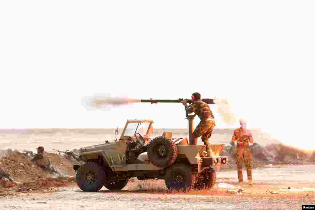 Members of the Shi&#39;ite Badr Organization undergo training in Iraq before the upcoming battle to recapture Mosul in Diyala Province. (Reuters)