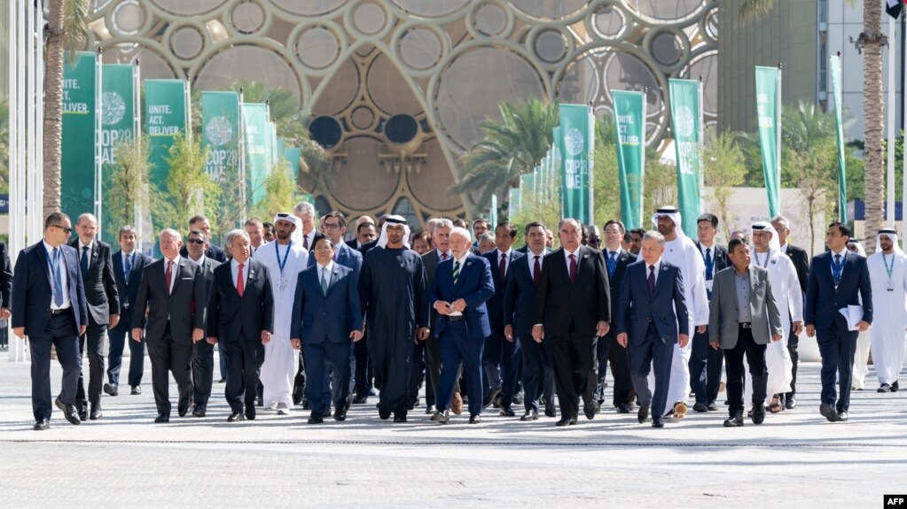 گروهی از رهبران جهان در مراسم گشایش کنفرانس کاپ ۲۸ در امارات متحده عربی