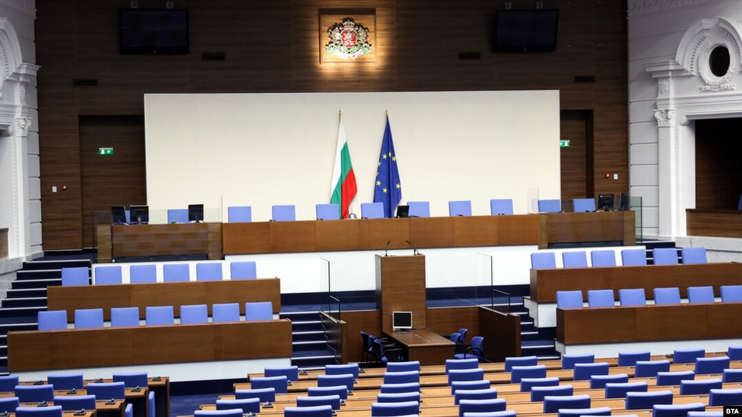 Новата пленарна зала на парламента в сградата на бившия Партиен дом