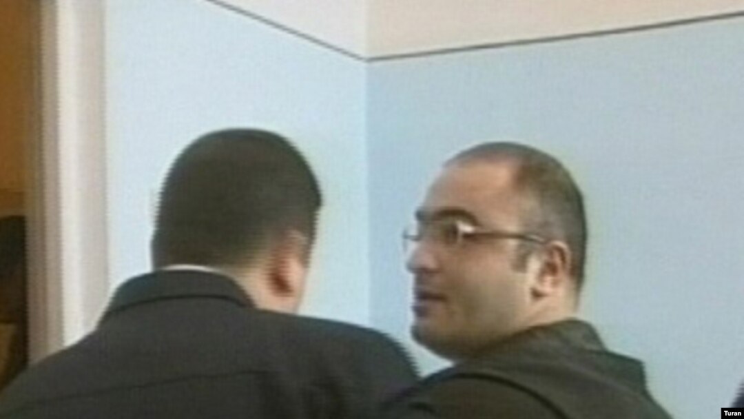 Məhkəmə Fətullayevə iki il yarım iş kəsib. Hökmdən sonra isə onun haqqında iki cinayət işi açılıb