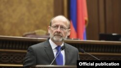 Armenia - Dominique de Buman, the speaker of the Swiss National Council, gives a speech in the Armenian parliament in Yerevan, 6 February 2018. (Photo by Parliament.am) 