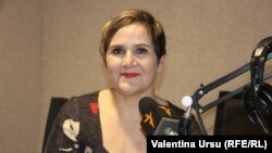 Lilia Țîcu în studioul Europei Libere de la Chișinău 