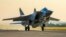 Ruski lovac MiG-31 sa raketom Kinžal poleće iz vazduhoplovne baze Hemeim u Siriji 2021. godine.