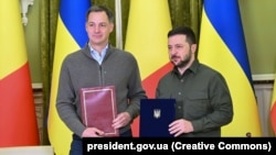 Президент Украины Владимир Зеленский (справа) и премьер-министр Бельгии Александр де Кроо 