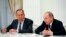 Руският президент Владимир Путин (вдясно) и външният министър Сергей Лавров 